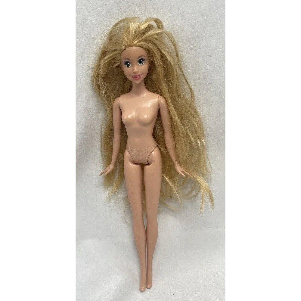 2009 Mattel Princess Barbie Fashionistas Blonde Doll Rapunzel
